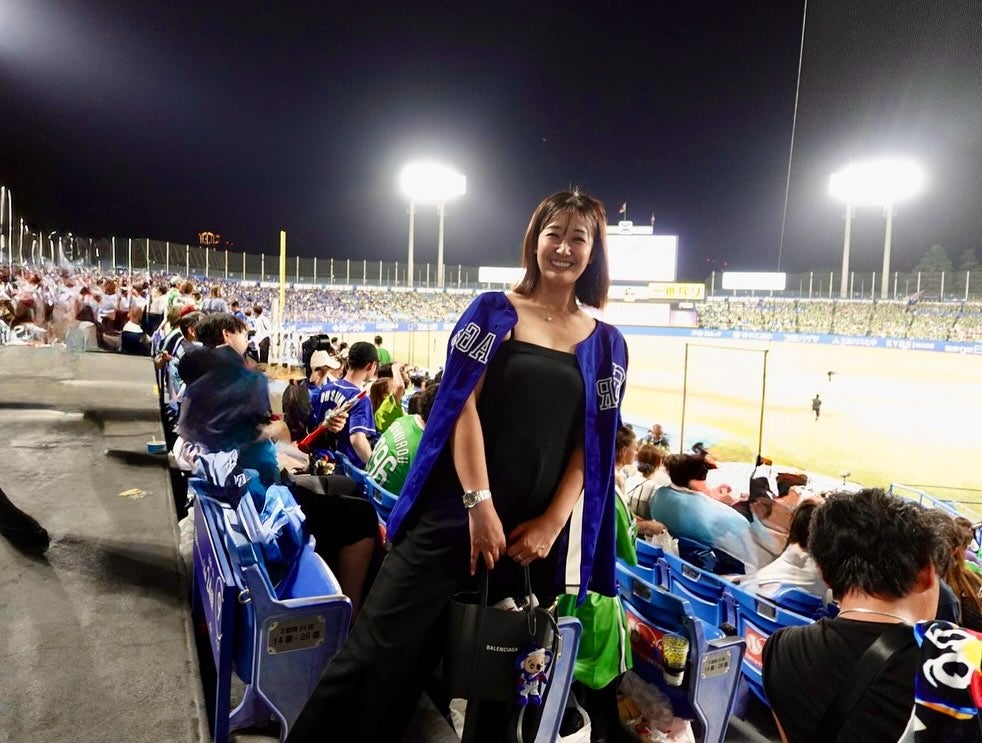 「まけほー」元レースクイーン女優が神宮球場で苦笑ショット⁉︎「ひろとの勝ちを見たかった」