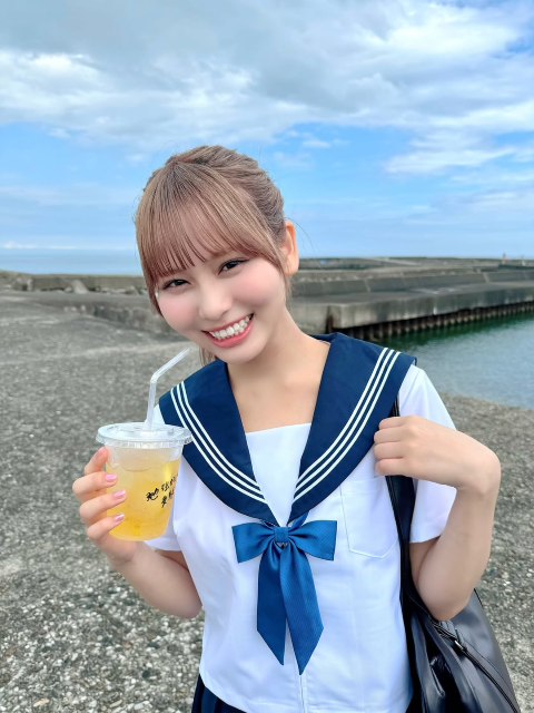 「学生時代、一緒に過ごしたかった！」イコラブ大場花菜、ミニスカセーラーコスのMVオフショにファン歓喜！