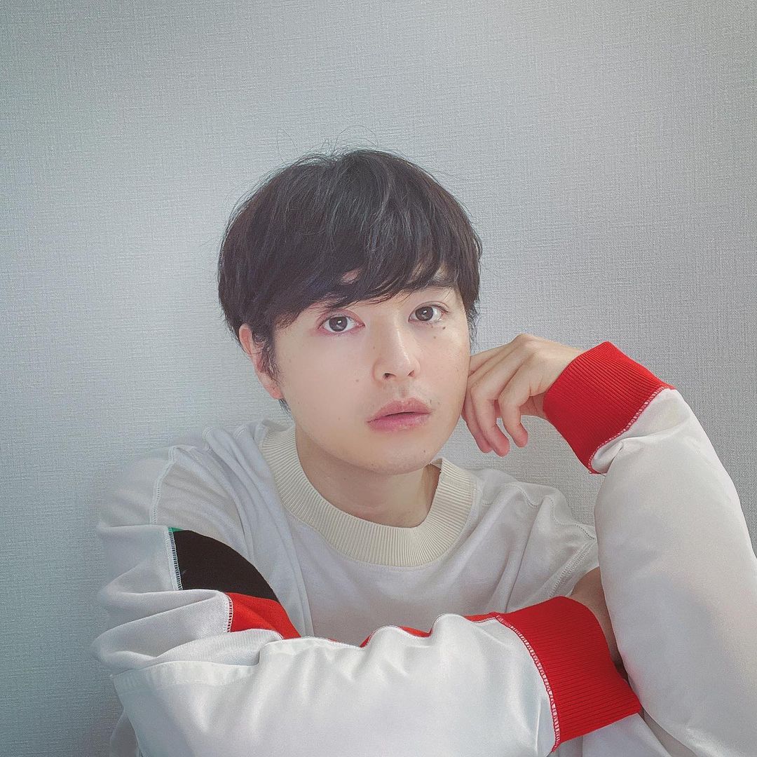 瀬戸康史さんが34歳の誕生日を報告「HBD🎉💕🎂🎉」