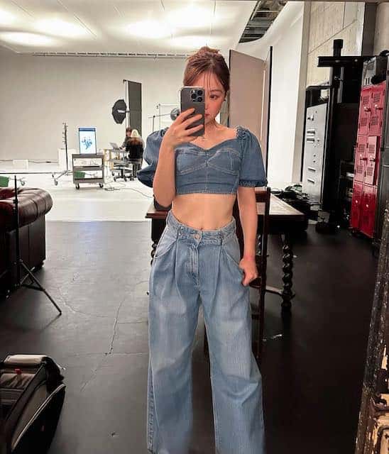 鈴木奈々 引き締まったウエスト披露に「きれいです✨」