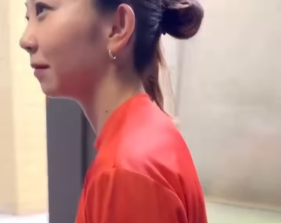 「室内でアップ！」美女陸上選手、ジムで魅せた”巨大ボールで頑張る・トレーニング”ムービーを公開！