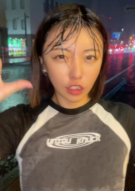 ピチT姿のずぶ濡れ姿にファン悶絶⁉美ボディスポーツインフルエンサーのダンスムービーにファンの視線釘付け！