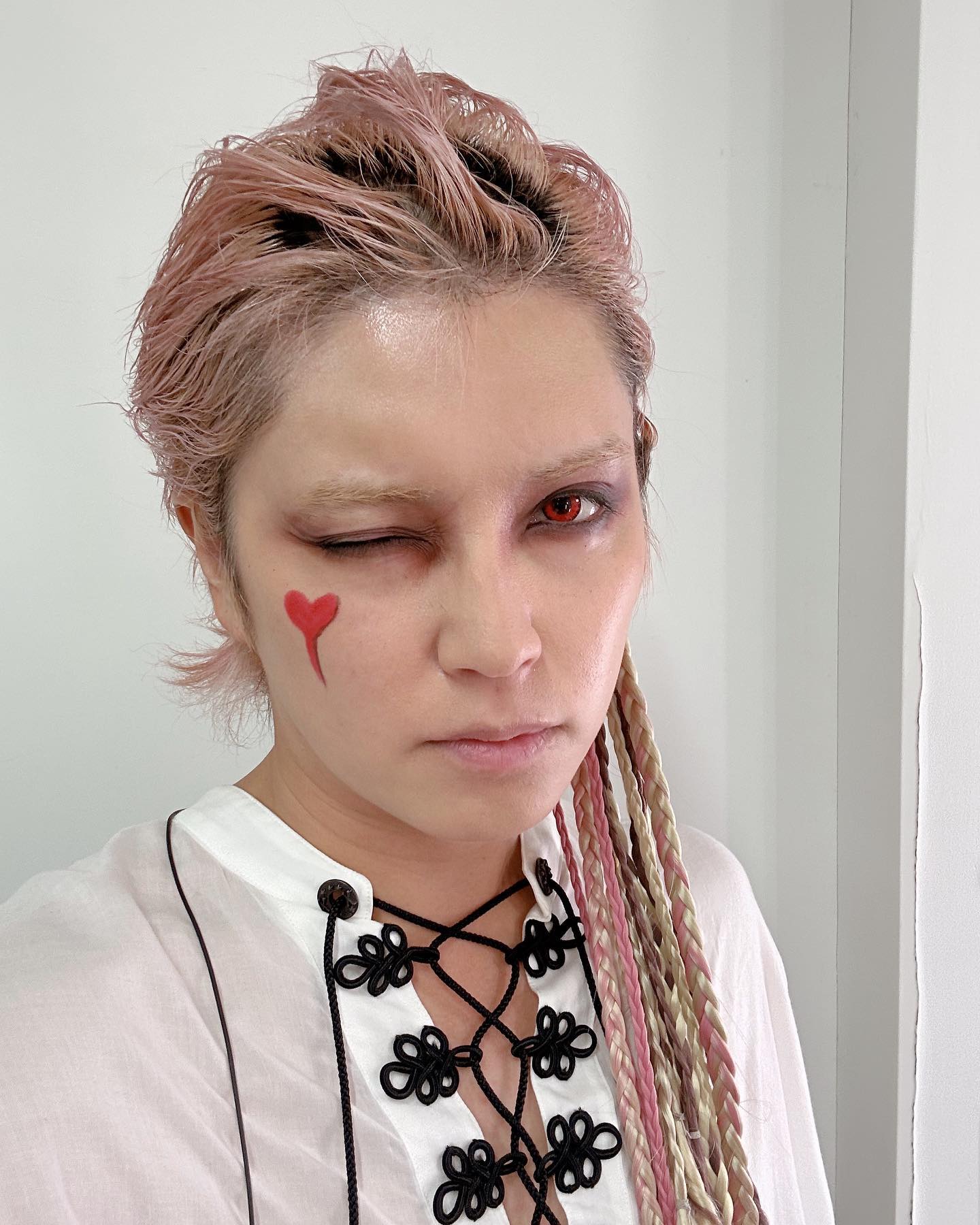 「かっこよすぎて卒倒」👻全国ツアー中の手越祐也がコスプレ披露🎃