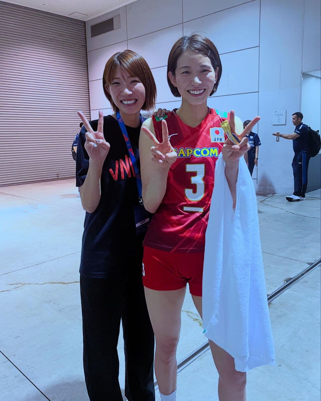 石井優希、試合後の古賀紗理奈、荒木彩花とのツーショットを公開