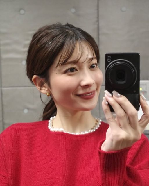 山本里菜、パールの可愛さに思わずパシャリ！コンデジ自撮りショットが可愛すぎると話題に
