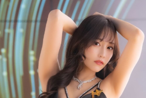 「美しすぎる…！」霧島聖子、大阪オートメッセ初日ショットにファン大興奮