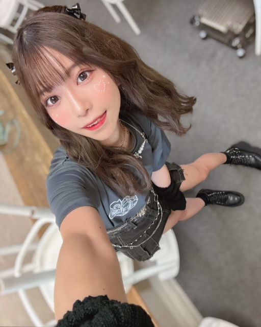 可愛すぎる自撮りショットも注目！人気美人アニソンシンガー・亜咲花、
