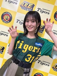 山本彩が「ウル虎の夏」2日目の甲子園で「ひといきつきながら」を弾き語り