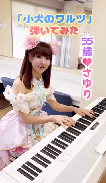 実はお嬢様⁉夫婦漫才でおなじみあの美魔女芸人、楽屋のピアノ演奏にファン「可愛いし面白いしピアノ上手いし最高」