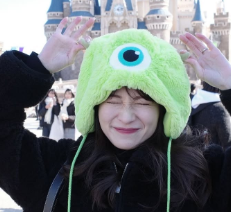 山本里菜、親友たちと“夢の国”で語り尽くす！