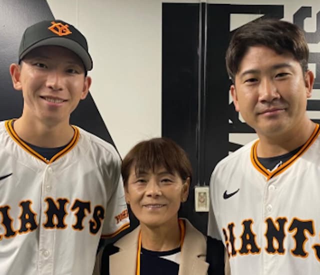 ソフトボール宇津木妙子　巨人ファン感謝デーに参加！“試合とは違う選手の姿”を満喫