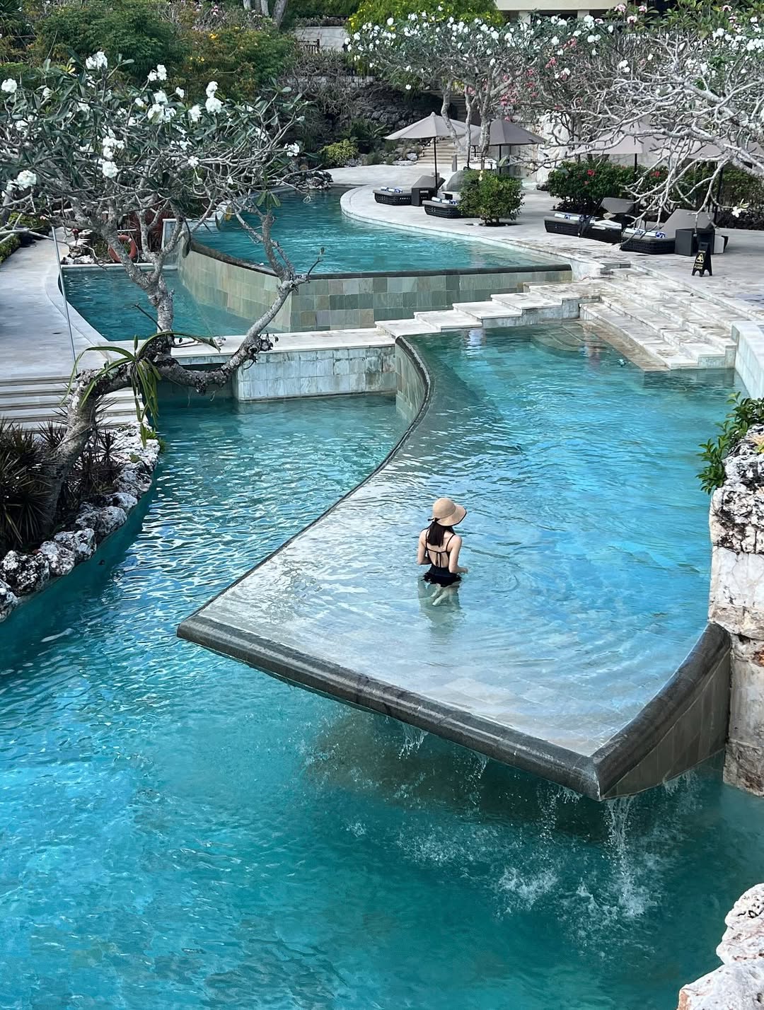 元TBS美人アナ、バリ島でのバカンスショットに「いい女過ぎる」「プリンセス」