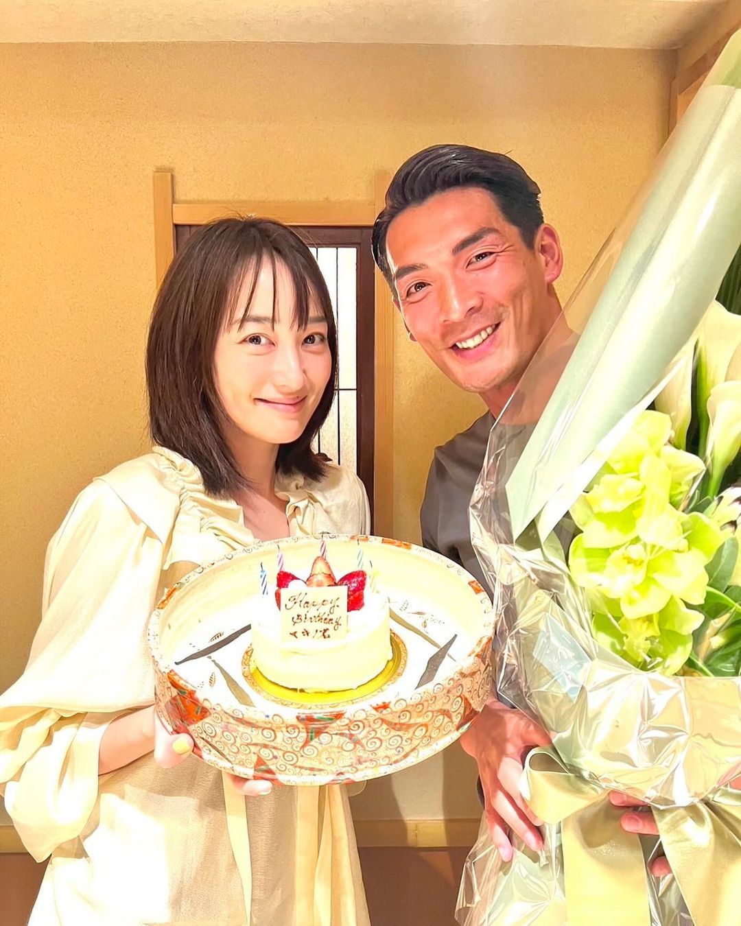 槙野智章が37歳の誕生日に妻・高梨臨と2ショット公開に「大の仲良しの夫婦」