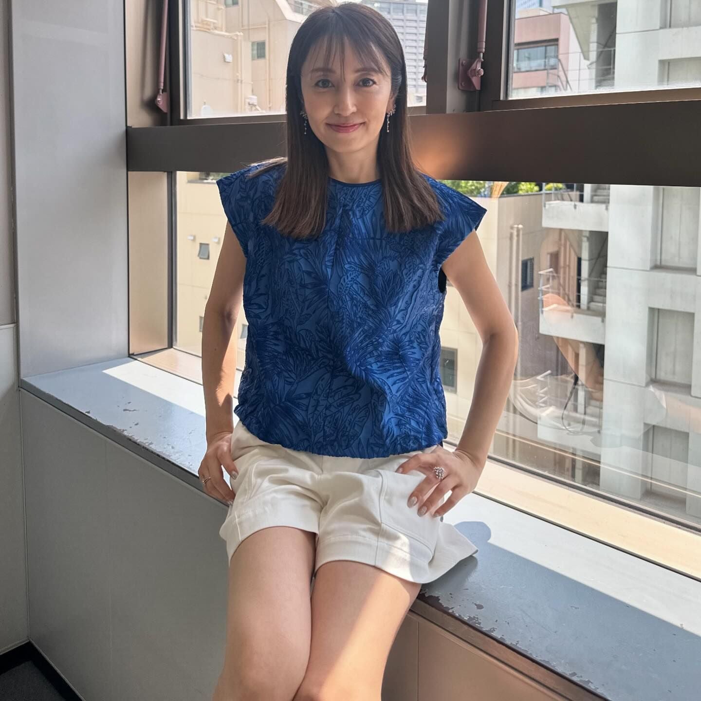 「美しすぎる...」あの人気女優が美脚全開オフショット公開