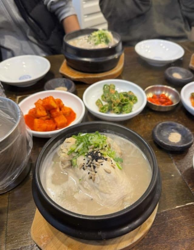 椎名桔平、映画の打ち合わせで訪れたソウルでサムゲタンを楽しむ