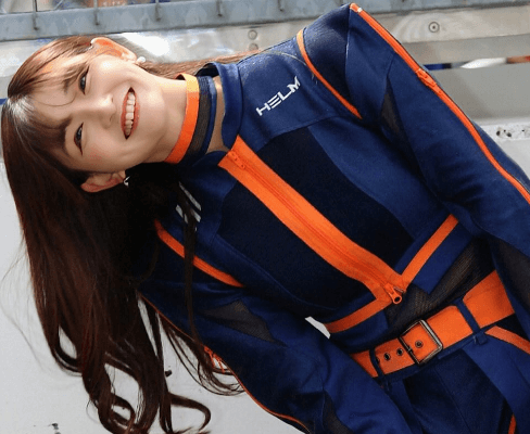 「可愛い♪スタイル最強！」人気レースクイーン、ブルー・オレンジのコス姿がキュート過ぎとファン惚れ惚れ「コス姿似合うよ」