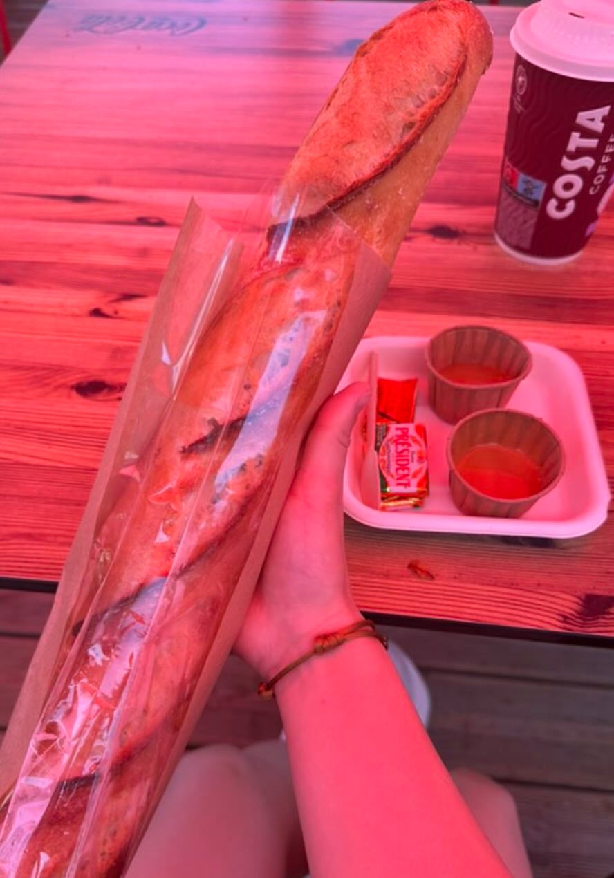 「なぜでしょう。」五輪銅メダルの東野有紗 ”フランスパン獲得”投稿の反響に困惑