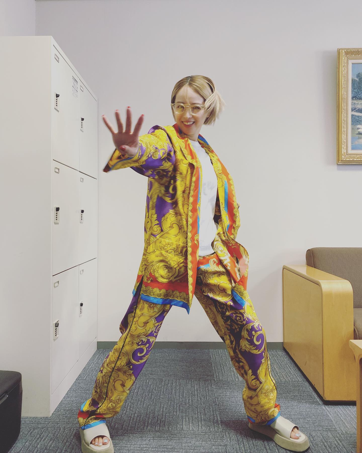 🪄「何その服ーーー！」清野菜名さんの奇抜コーデが大反響💕