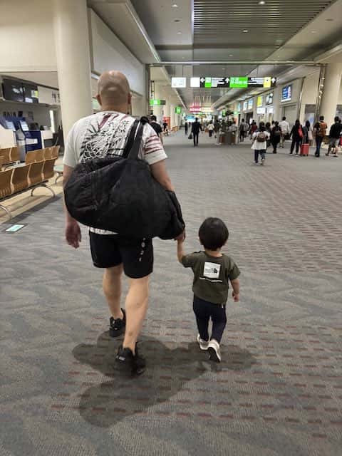 仲睦まじい二人 鬼越トマホーク坂井と金ちゃんの息子の2ショットに「どっちもかわいいなぁ」