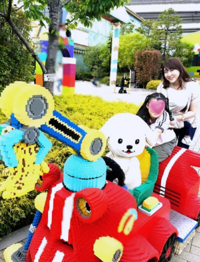 「2人とも楽しそうでした」安めぐみが家族とレゴランドへ