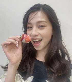 中条あやみ いちごを