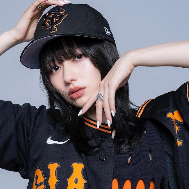 山本舞香と巨人のコラボビジュアルがクールすぎると話題に😍