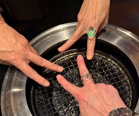 Snow Man・佐久間大介があの有名歌手2人と焼肉へ!