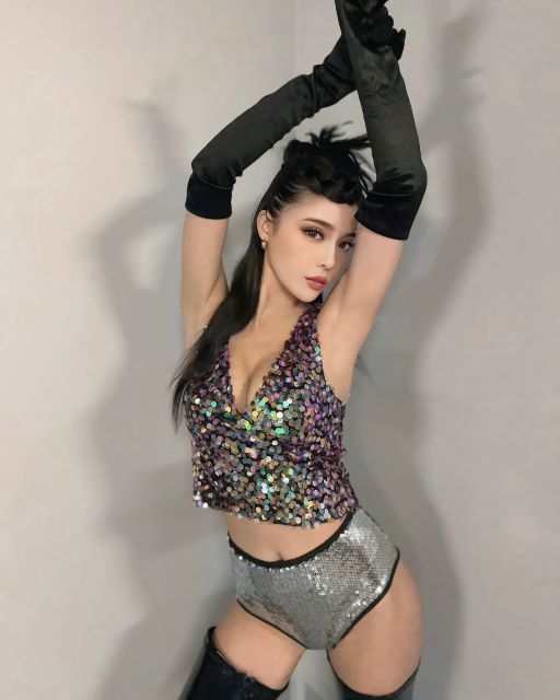 CJD・RIONA「スパンコールタンク」の大胆胸元でファン魅了！