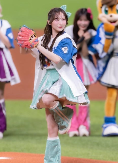 胸熱シーン！CANDY TUNE・小川奈々子が華麗な始球式姿を披露