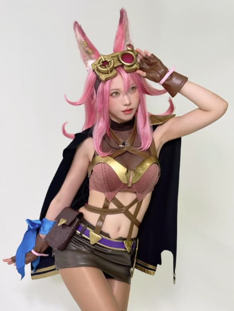 「使ってるカードのコスプレはやっぱり嬉しい〜！！」コスプレイヤー・えなこが遊戯王のコスプレを披露しファンメロメロ