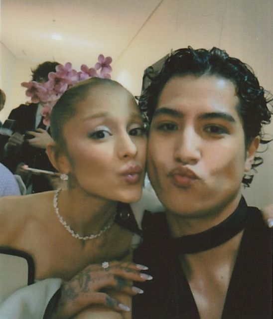 日本のインフルエンサーがアリアナ・グランデとの