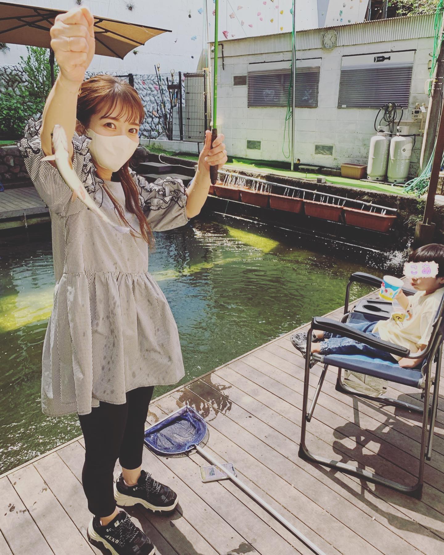 🌈杉浦太陽さんが家族で釣り堀に🎣👶妻・辻希美さんの腕前もメキメキ上達💪