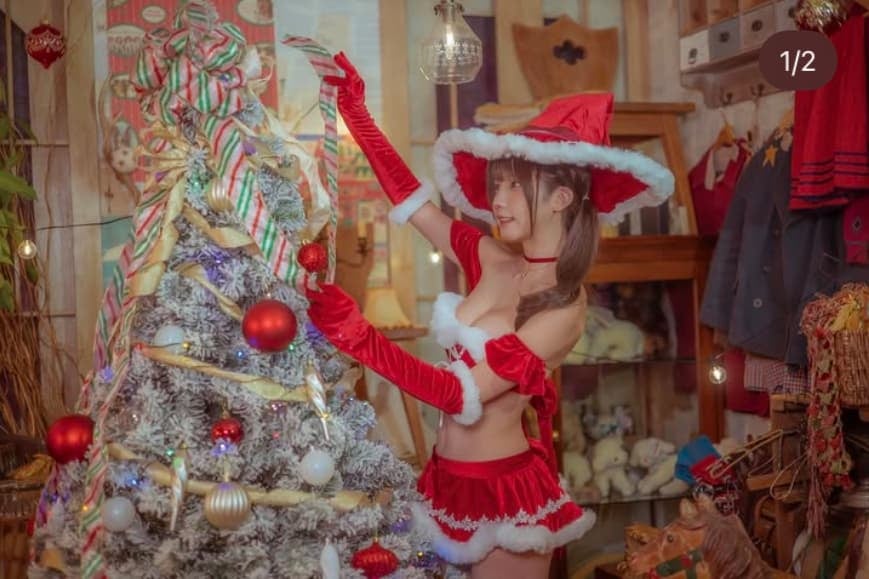 セクシーすぎる！！コスプレイヤー・えなこがサンタコス公開！