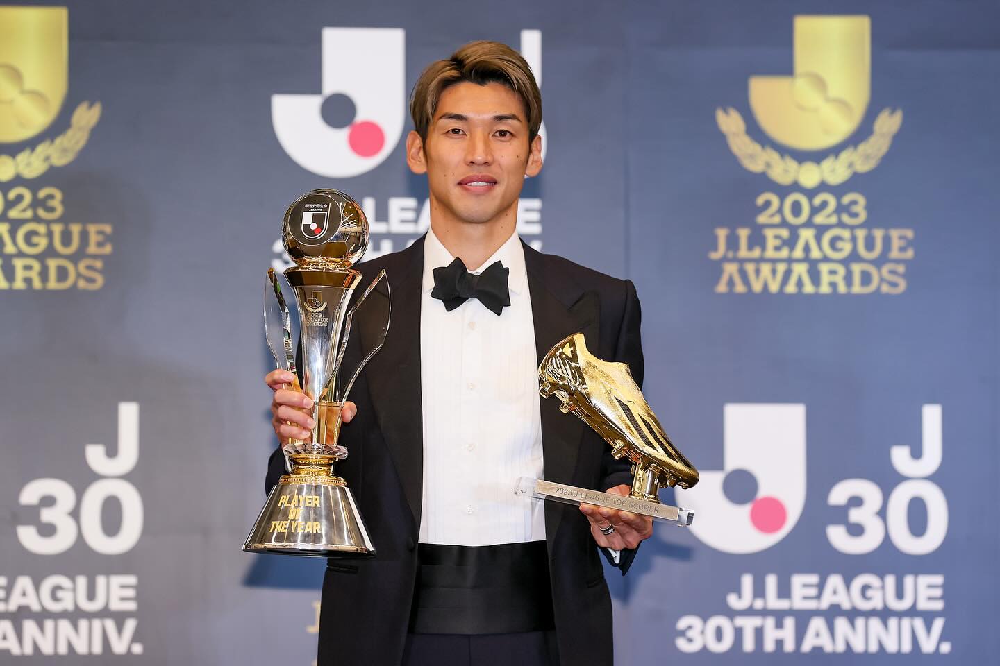 大迫勇也の快挙に南野拓実ら豪華サッカー選手達が祝福🎉「サコ君おめでとうございます🔥🎉🔥」