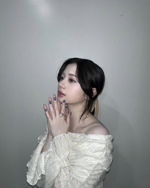 桜田ひよりが純白ワンピースの全身ショットを公開！ファンからは「美人すぎる♡♡」と話題に