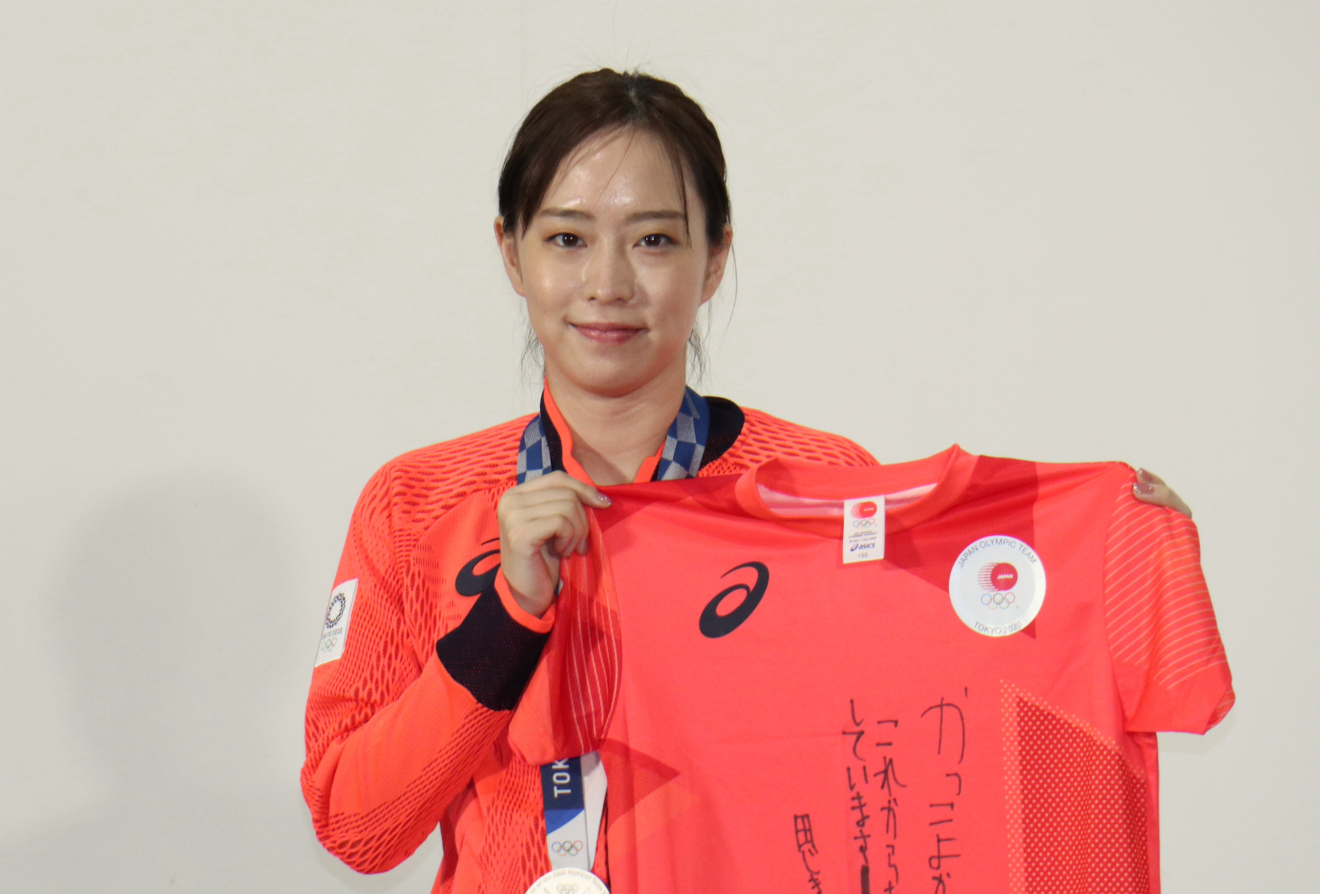 五輪銀の石川佳純が感謝「応援伝わっていました」　ASICS『応援ユニホーム交換会』に参加