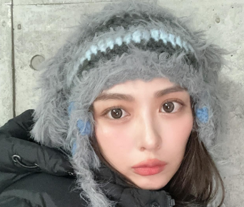 内田理央、新年のパワーチャージ報告！「はぴはぴ🐍🪽」とファンに笑顔を届ける