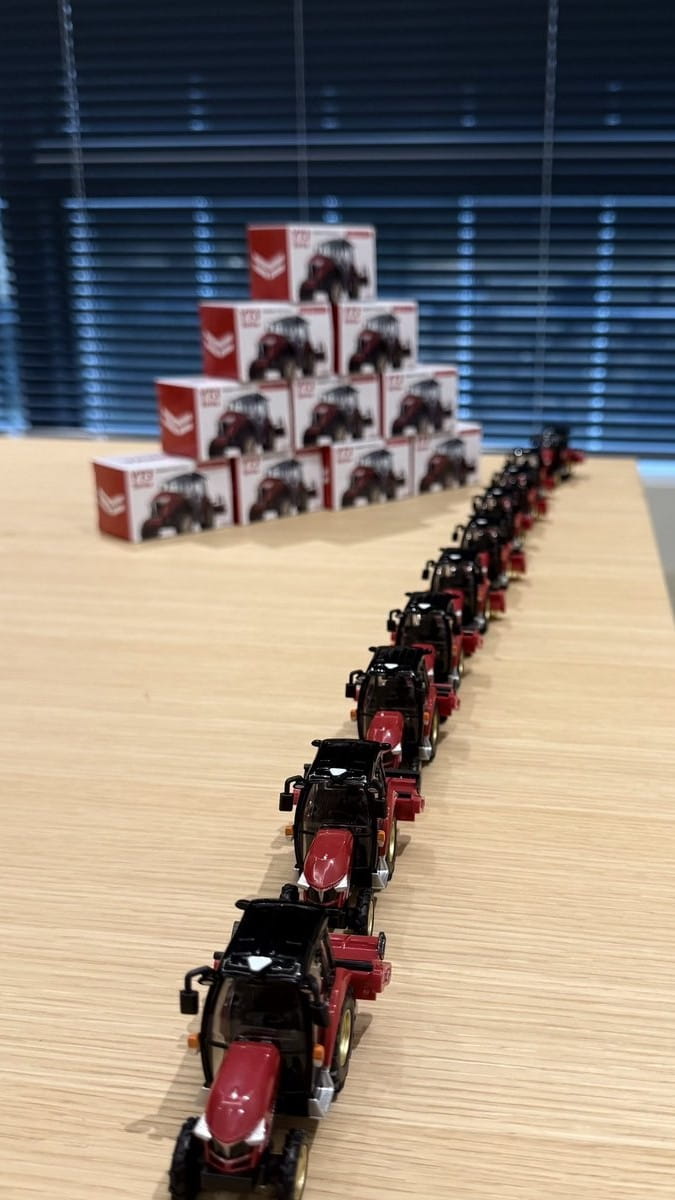 国分太一「会社訪問って面白いなー。」訪問先のミニカーで遊ぶ