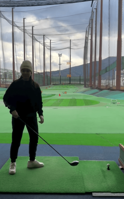 「自分でもびっくりしてますやん笑」女子ゴルファ・一松紅実、飛びすぎショットにリアクション芸！？