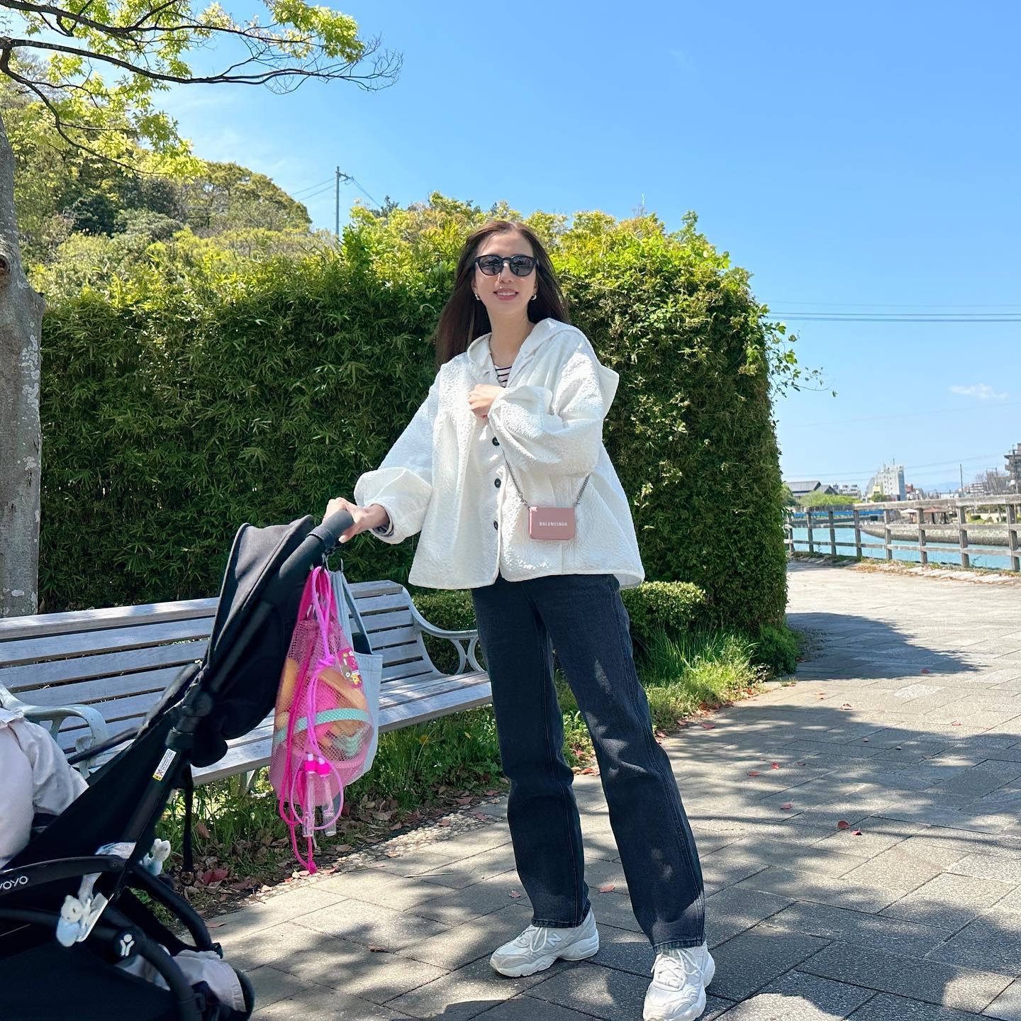 丸高愛実が娘たちの最新ショットを公開🌼双子コーデが可愛すぎると話題に😍