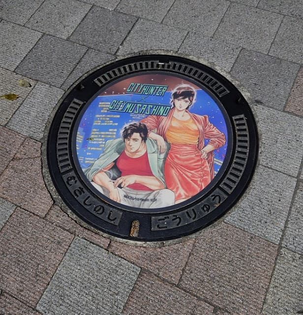 「これ目標にしよう！」『ろくでなしBLUES』作者が吉祥寺の『シティーハンター』マンホール発見で意気込み