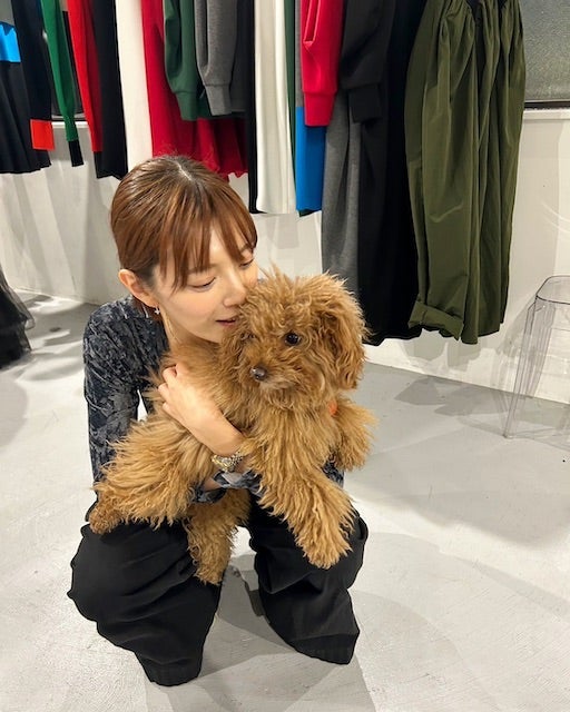 三谷紬の最新ショットが可愛すぎる！お洒落なワンピース姿に「紬さん素敵です」