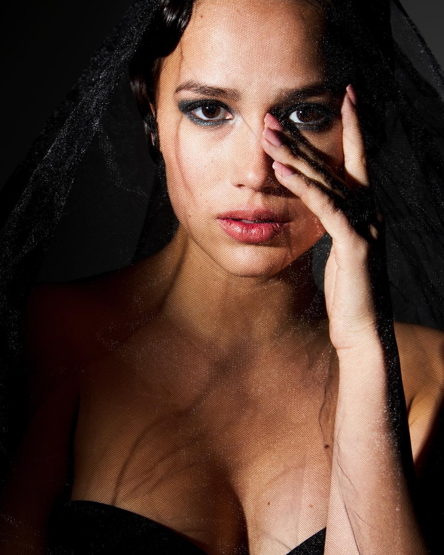 まるで絵画❗️❓平昌五輪金アリーナ・ザギトワが美しすぎる写真を披露