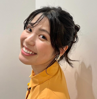 「女優さんみたい」タレント転身の元ファイターズガール、可愛すぎるお団子ショットに反響続々