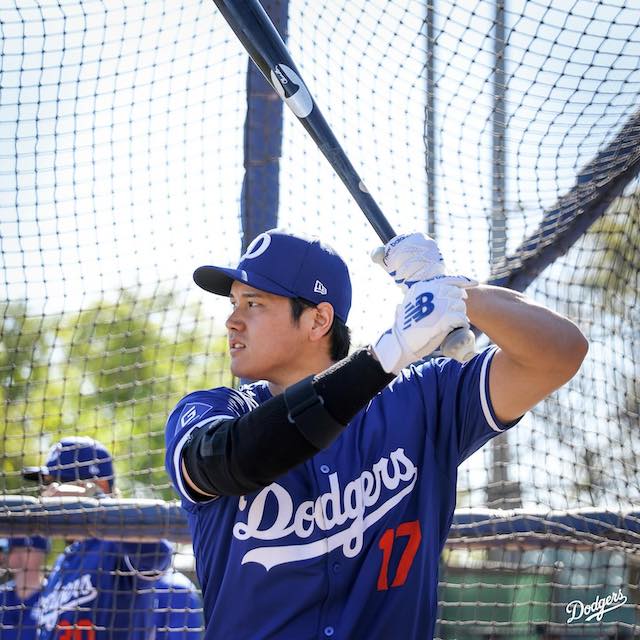 大谷翔平の豪快スイングにファンもチームメイトも釘付けに👀