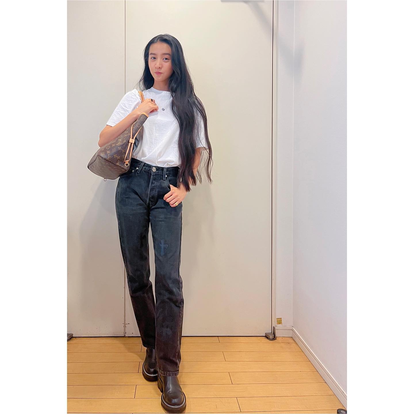 「足ながっ👀」Kōki,さんのスタイルが良すぎると話題…真夏のコーデ披露🌟