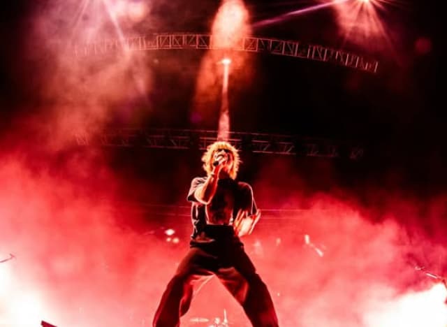 ワンオク・Takaがペルーでのライブに感謝！パフォーマンス姿も公開