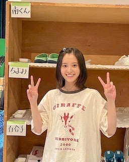 「幼く見える」美人女優 おでこ全開ショットにいいね続々 無邪気な笑顔にファンキュン死