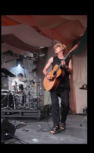 スガ シカオ、ライジングサン2024で奇跡のステージ！トラブルを乗り越えた私服ライブが大反響