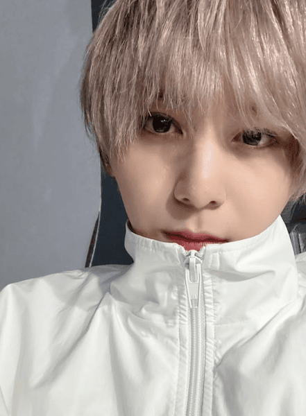 山田涼介 MV撮影のオフショットを公開！「美しすぎて携帯飛んで行く